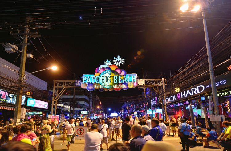 Objek Wisata Menarik di Patong: Keindahan dan Kehidupan Malam Thailand