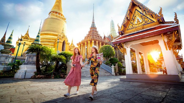 Thailand Ancam Denda dan Penjara bagi Pemandu Wisata Ilegal