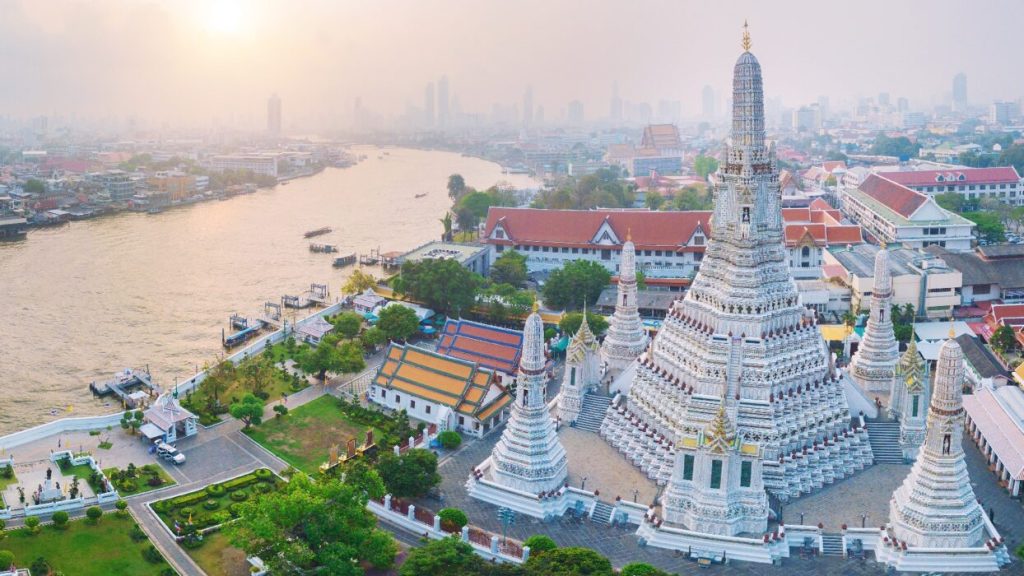 Kuil Wat Arun: Landmark Ikonik di Bangkok