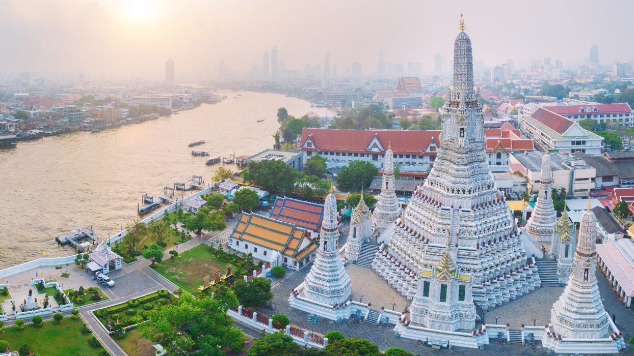 Kuil Wat Arun: Landmark Ikonik di Bangkok