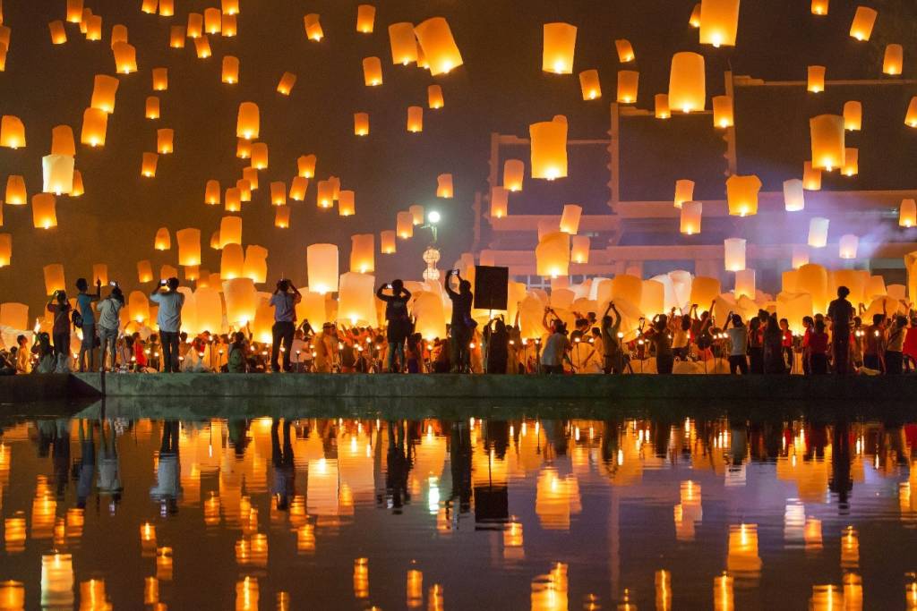 Festival Yi Peng Lampion di Chiang Mai
